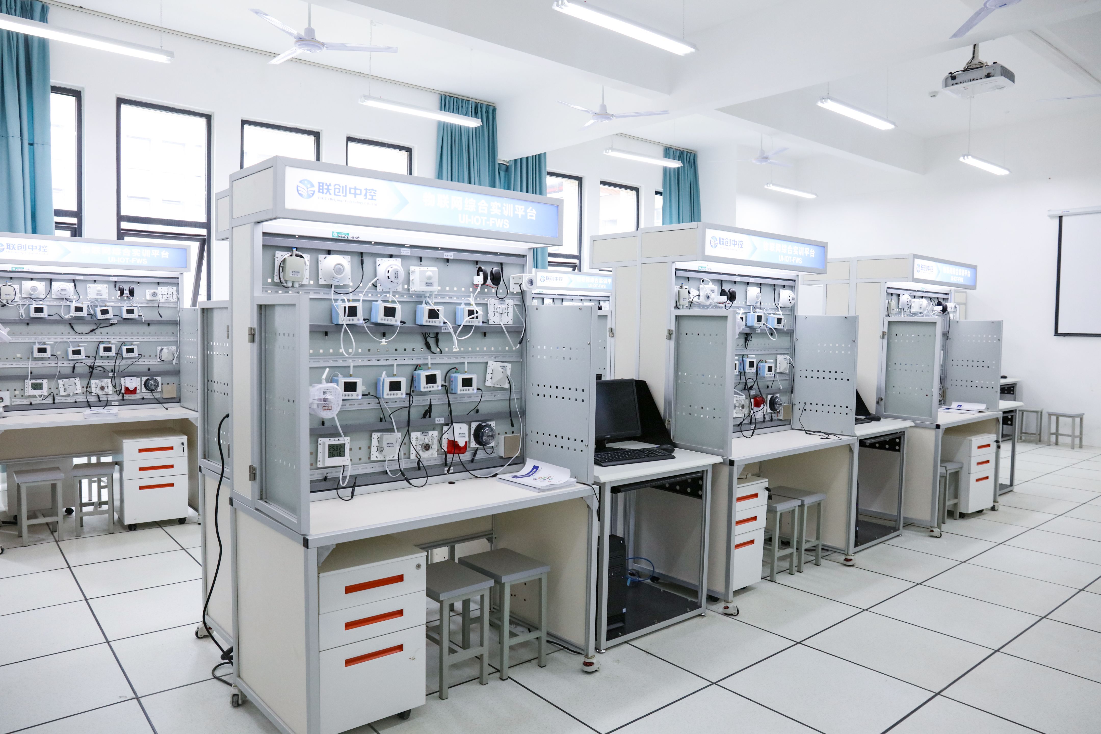 潔凈室技術在大學電子工程專業的實驗室應用 CEIDI西遞 潔凈室技術在大學電子工程專業的實驗室應用 CEIDI西遞